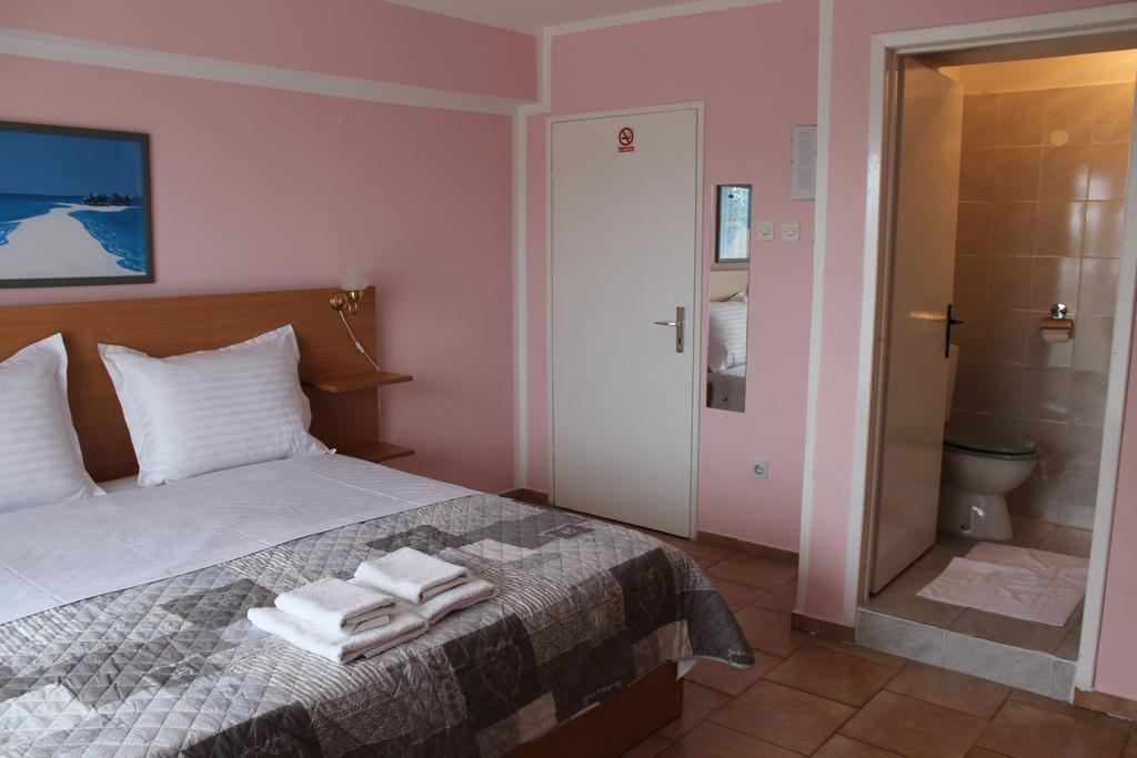 Pansion Begic Hotel Omiš Стая снимка