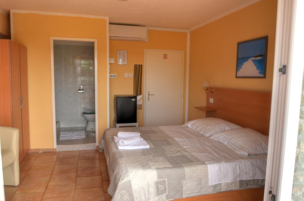 Pansion Begic Hotel Omiš Екстериор снимка