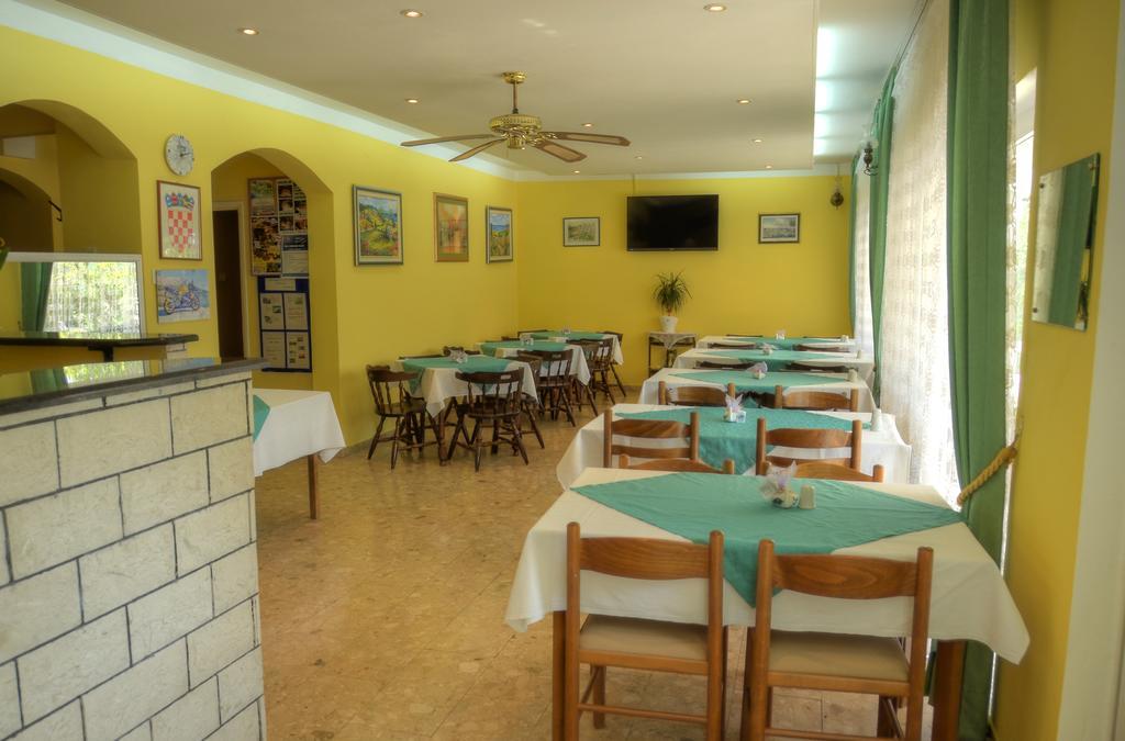 Pansion Begic Hotel Omiš Екстериор снимка