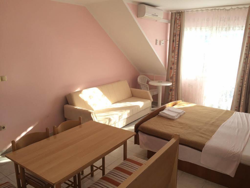 Pansion Begic Hotel Omiš Екстериор снимка