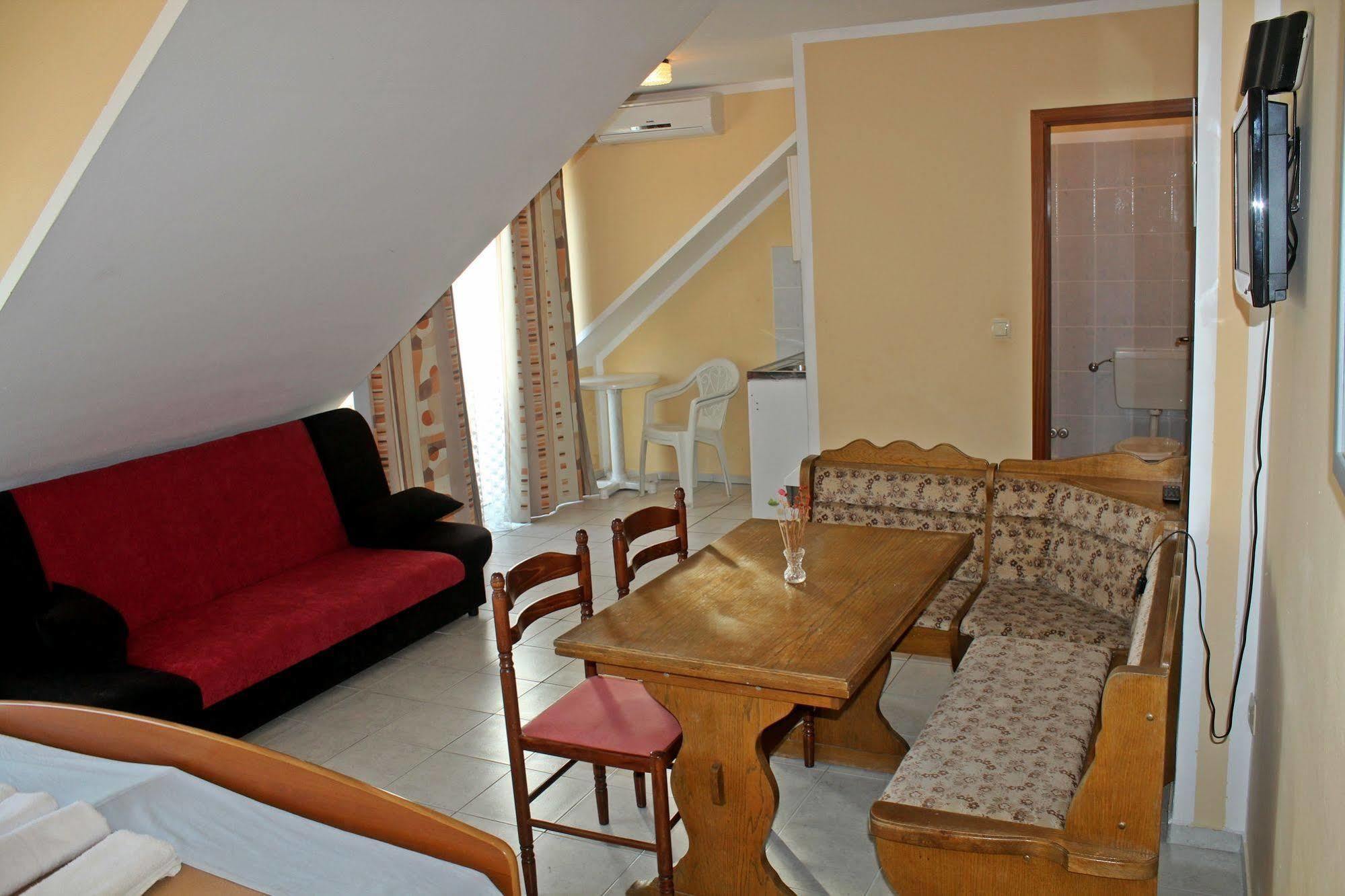 Pansion Begic Hotel Omiš Екстериор снимка