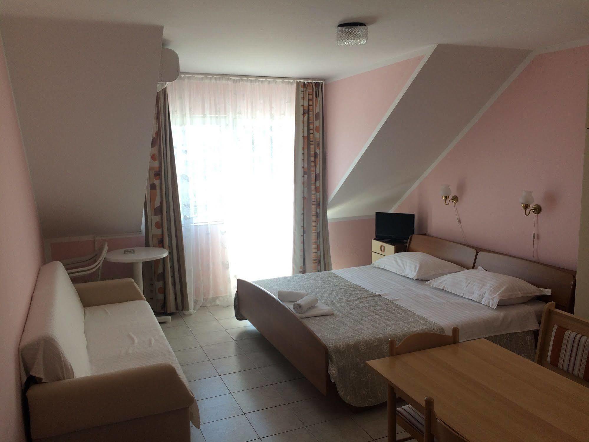 Pansion Begic Hotel Omiš Екстериор снимка