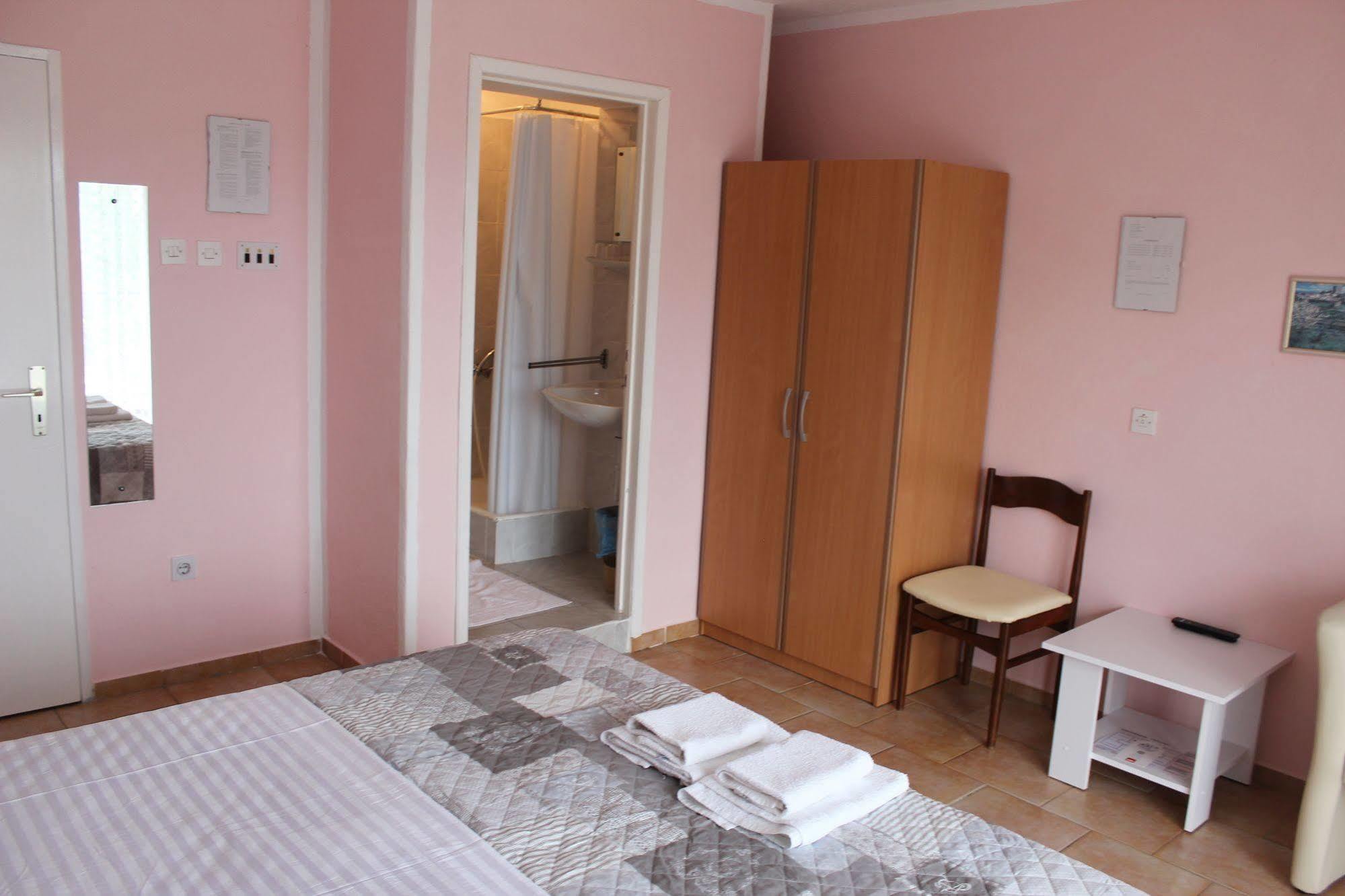 Pansion Begic Hotel Omiš Екстериор снимка