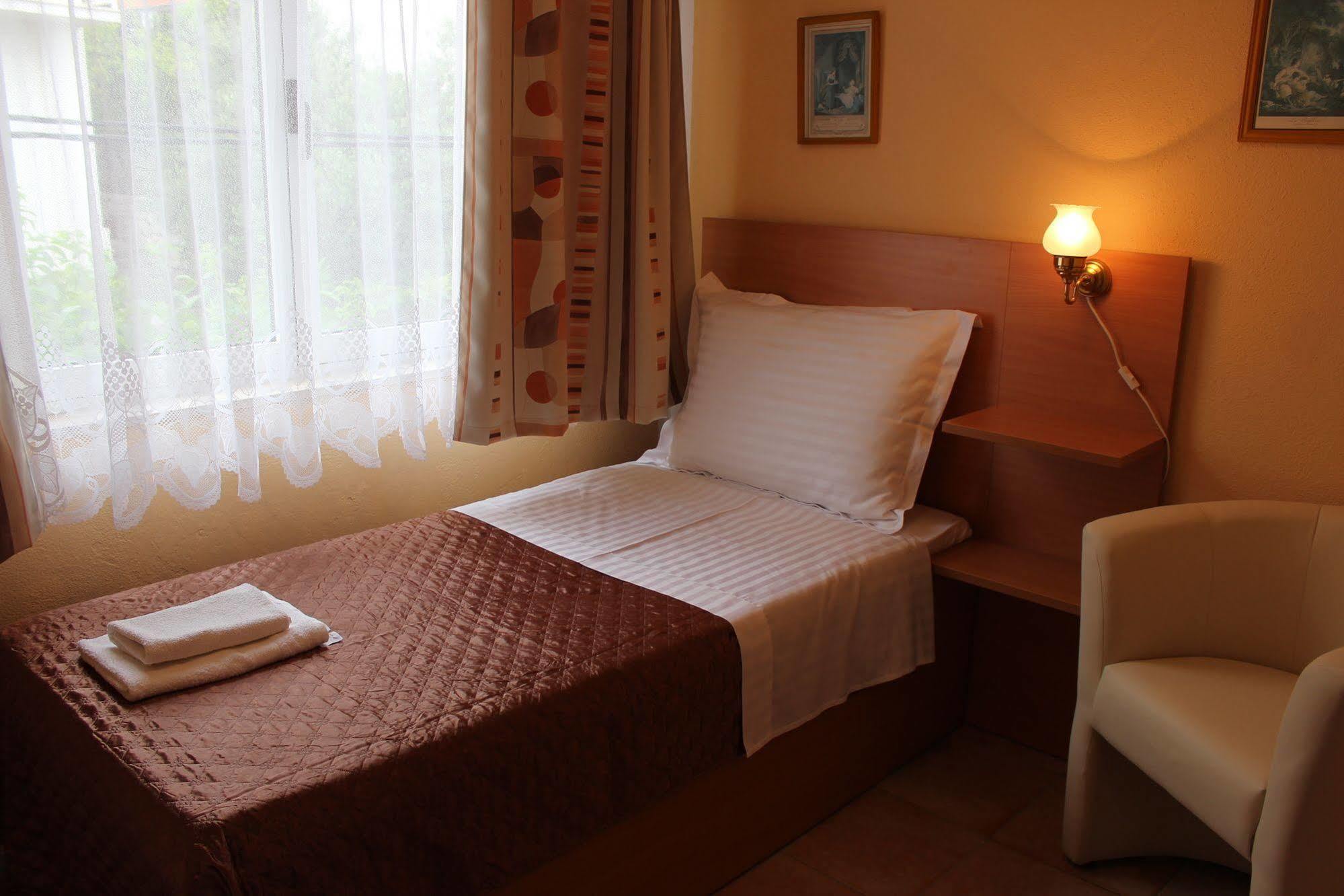 Pansion Begic Hotel Omiš Екстериор снимка