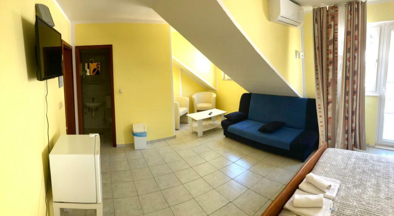 Pansion Begic Hotel Omiš Екстериор снимка